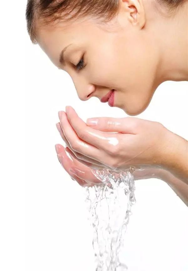 洗面奶怎么用才正确（洗面奶怎么用才正确方法12岁）